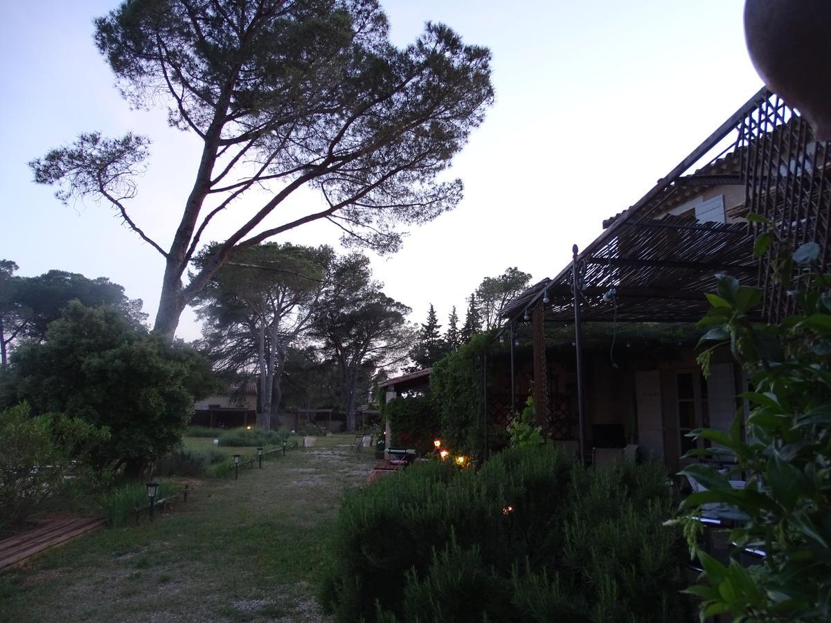 מלון Saint-Rémy-de-Provence La Coudouliere מראה חיצוני תמונה